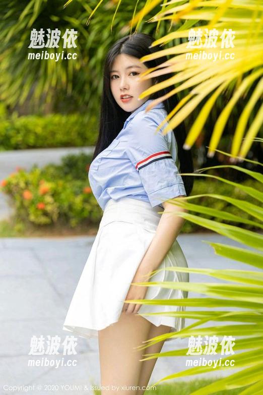 尤蜜荟 - 美图更新了啦，黄乐然尝试更大胆的泳衣版图，来得我都晕了。