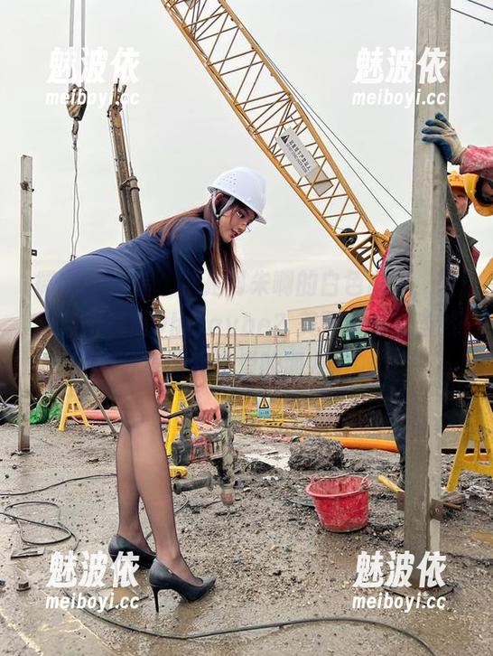 就是阿朱啊 微密圈 - 看,就是阿朱啊的白色吊带,轻松穿出气质OhMaybe?美图到手,当然得分享给我亲爱的朋友们啦。