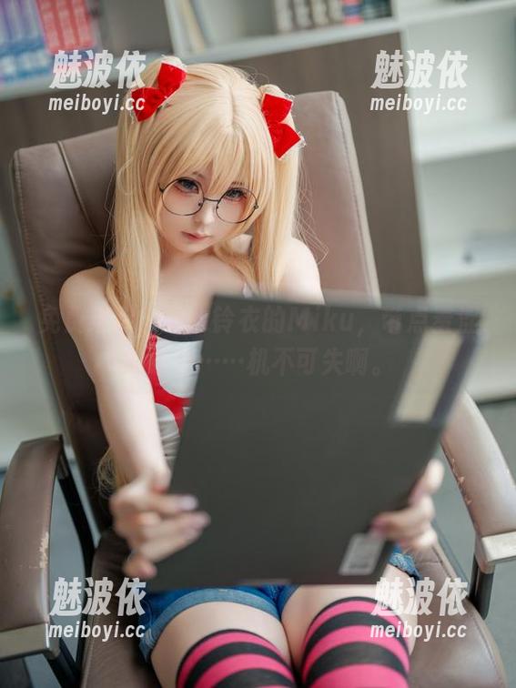 免费给你！幼水铃衣的Miku，带点羞涩的眼神……机不可失啊。