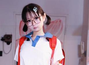 私房风趣—眼镜里的幼水铃衣即兴佳作