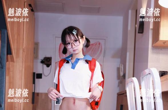 私房风趣—眼镜里的幼水铃衣即兴佳作