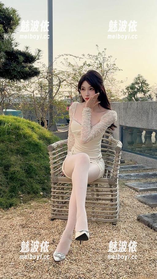 微密圈 - 一套吊带，徐莉芝Booty说：这是我的日常？