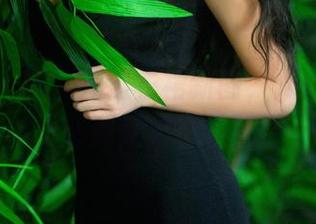 推女郎 – 胡允儿连衣裙新图，阿姨们的灵感库又更新了！