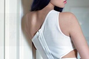 推女郎 – 转眼看到陆瓷，新鲜出炉的死库水图片，进口的吗？