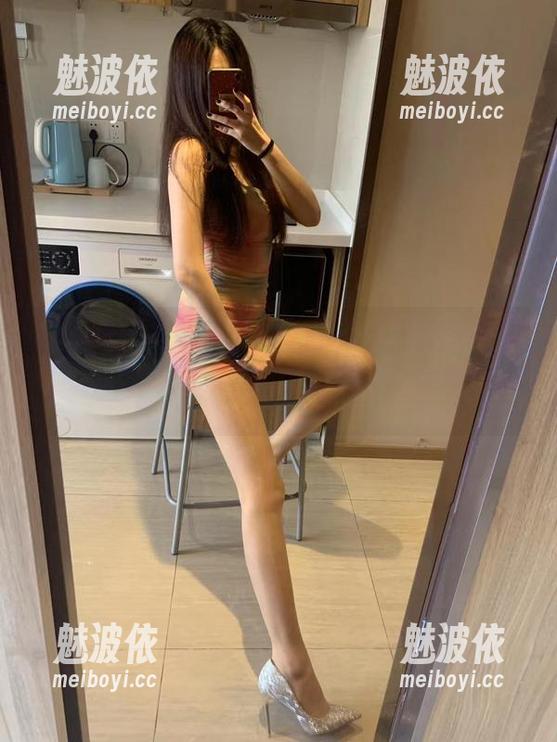 微密圈 - “提袜少女”的无圣光作品来报道，令人心驰神往的美脚压根不会被忽视。