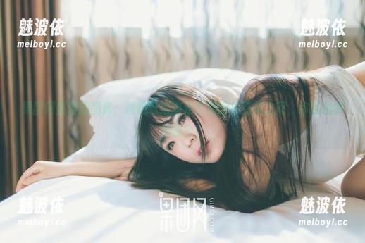 果团网整理的图库：冷艳妖姬游走于黑暗与花朵之间，你的选择是哪个？