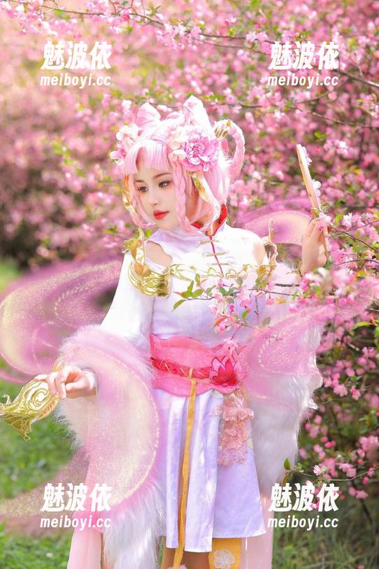 高清图集：桃暖酱在废墟里“生产”的灵感