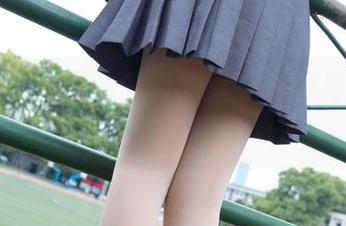 森萝财团 – 吸吸的新图：在白丝与百褶裙之间徘徊的想象