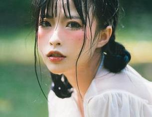 让清水由乃的眼镜带你进入照片合集中的小迷宫!