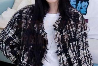 物恋传媒 – 岚岚高清写真新体验，死库水中的微妙尴尬。