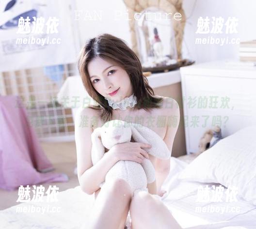 这是一场关于白露Bululu和她白衬衫的狂欢，免费下载，准备好让你的衣橱嗨起来了吗？