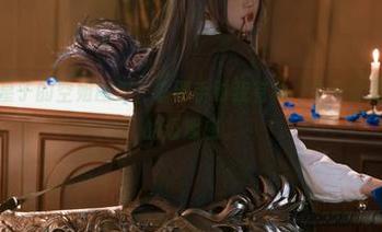 这位百合欧皇子的空姐图包,拿到手时我有种“今天你是我的航班”的逗趣感。