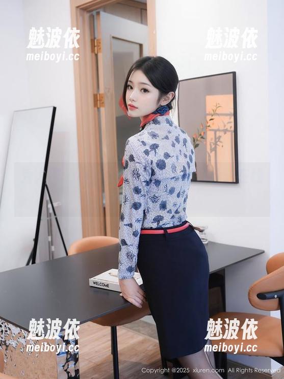 秀人网 - 小猪peggy和他的白丝，在线传递欢乐资源！