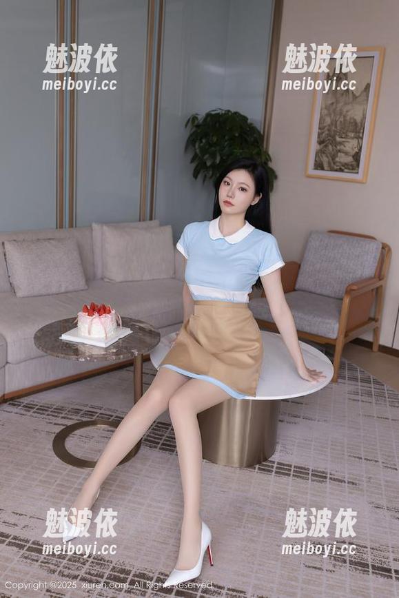 秀人网 - 看看小蛮妖_honey在校服中散发的气息，原图传递出微微的涟漪。