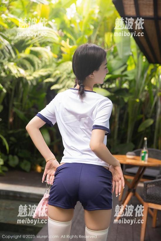 秀人网 - 蕾丝图包，无法相信是小逗逗其实是天使打扮？这反差慢慢让我心慌。