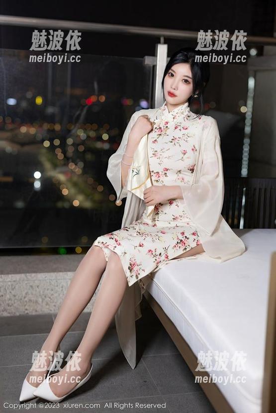 秀人网 - 汐汐baby镂空写真，更像是艺术还是懒人风？