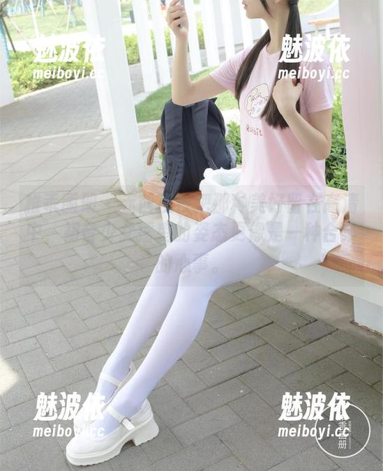 稚乖画册 - 赤西夜夜把那种美好留在高清中，初音少女摇曳的姿态更像是一种合集的心事。