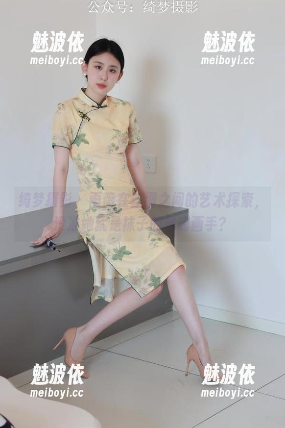 绮梦摄影 - 雨薇在丝绸之间的艺术探索，没准她就是袜子的灵魂画手？