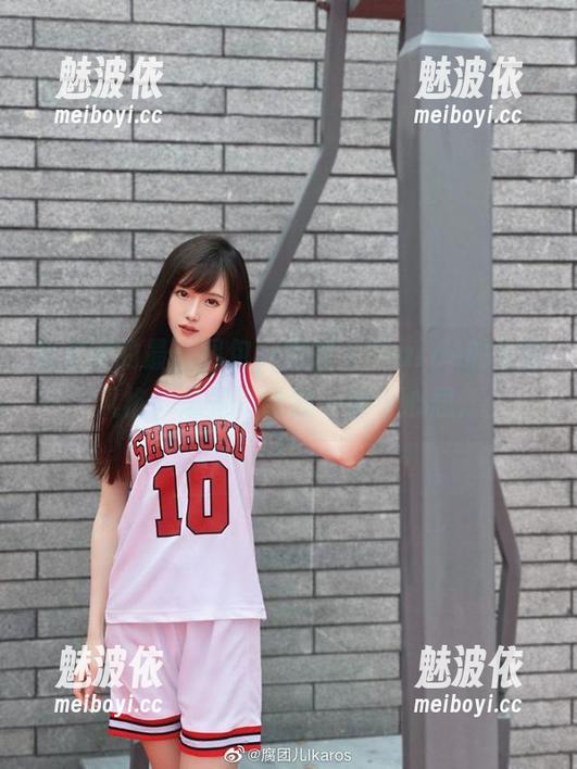 病态美的最新图包，腐团儿Ikaros的校园风格，总是带给我一种小心思。