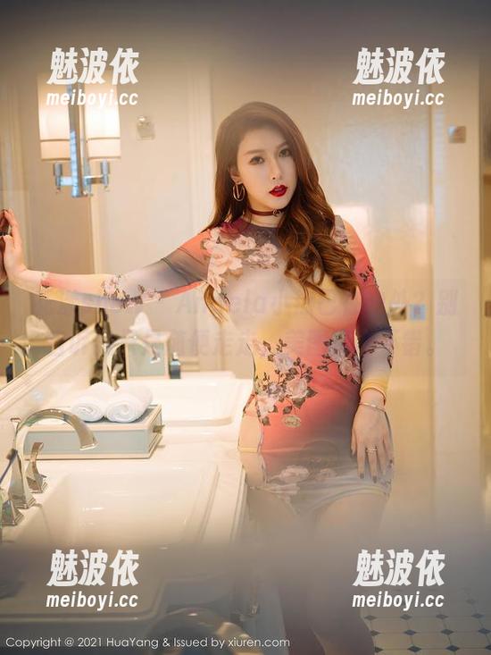 花漾show - Angela小热巴在户外？别告诉我只是随便走走，美图真心不错。