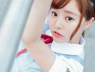 菠萝社 – 短裙诱惑，在柳侑绮Sevenbaby的全套写真里演绎得淋漓尽致。
