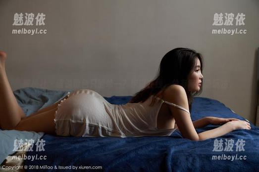 蜜桃社 - 谁说粉色只能单一？伊琳在线，总有高清新玩法。