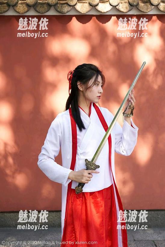 蜜桃社 - 私房写真：美绪穿上水手服后也是个迷