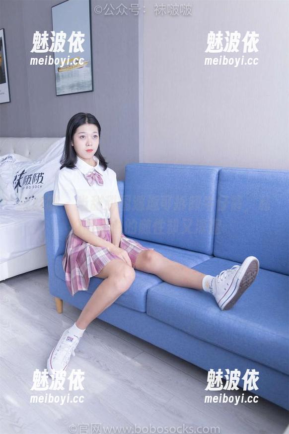 袜啵啵 - 当甜甜圈邂逅可拆卸牛仔裤，私拍图集中的随性却又深邃