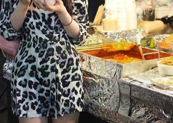 微密圈 – 轩子巨2兔的校服作品，网盘里竟然有这么一幕，666！