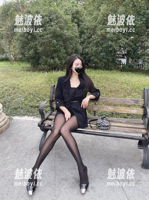 微密圈 - 软妹小九九的图集：那种咖色诱惑，真想一直滑动下去，但心都没放稳啊。
