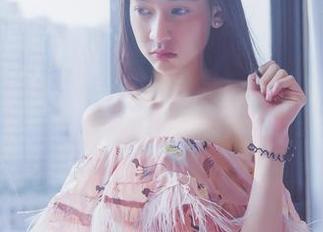 轰趴猫 – 温心怡比基尼最新写真，偶尔的妖娆，让我猛然意识到，果然身材重要。