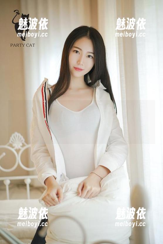 轰趴猫 - 下载温心怡的御姐写真，友谊的小船说翻就翻，咱们的下载也要多多利好呀！
