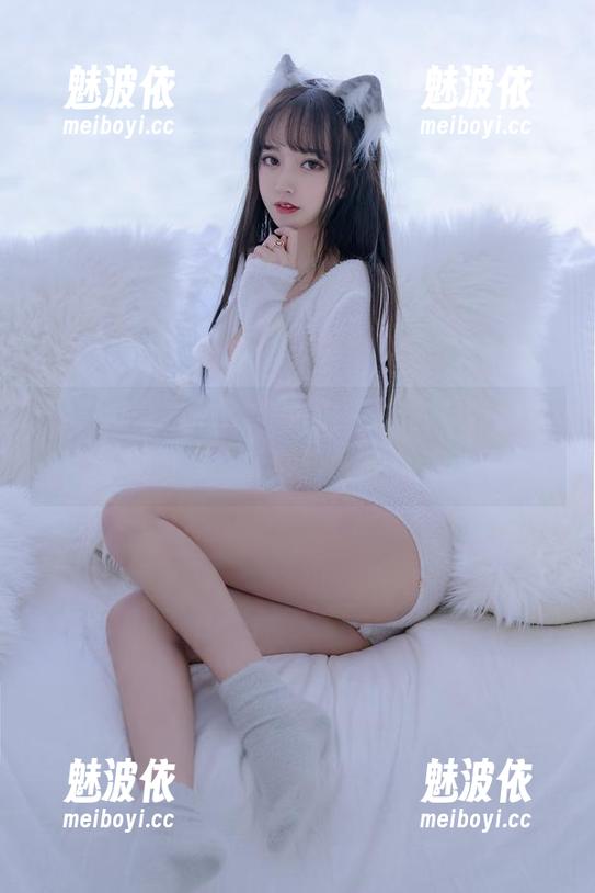 看，过期米线线带来的2025新年特辑套图分享，反常的直击心灵！