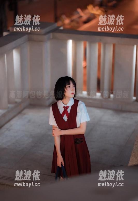 高清阿包也是兔娘：轻熟女构筑的套图迷雾