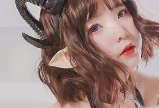 今日份的青水百合子私拍,毛衣捧心,藏着几分俏皮!
