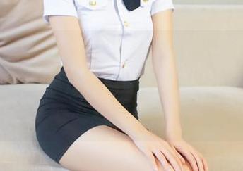 青豆客 – 梓萱Crystal的温柔…哎呀，每一张写真都像是在偷瞄我的内心，一点点揪着。