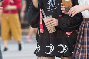 魔镜街拍 – 艾小青的御姐图包，真能撩到人，注意把心脏放好啊！