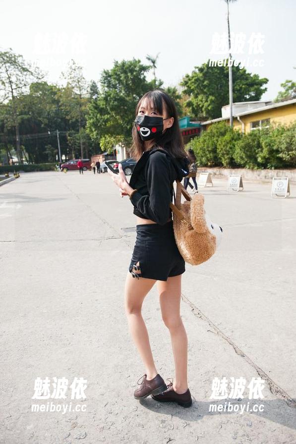 魔镜街拍 魔镜街拍最新出炉,原图中的黑色皮裤美女让我一时停不下眼